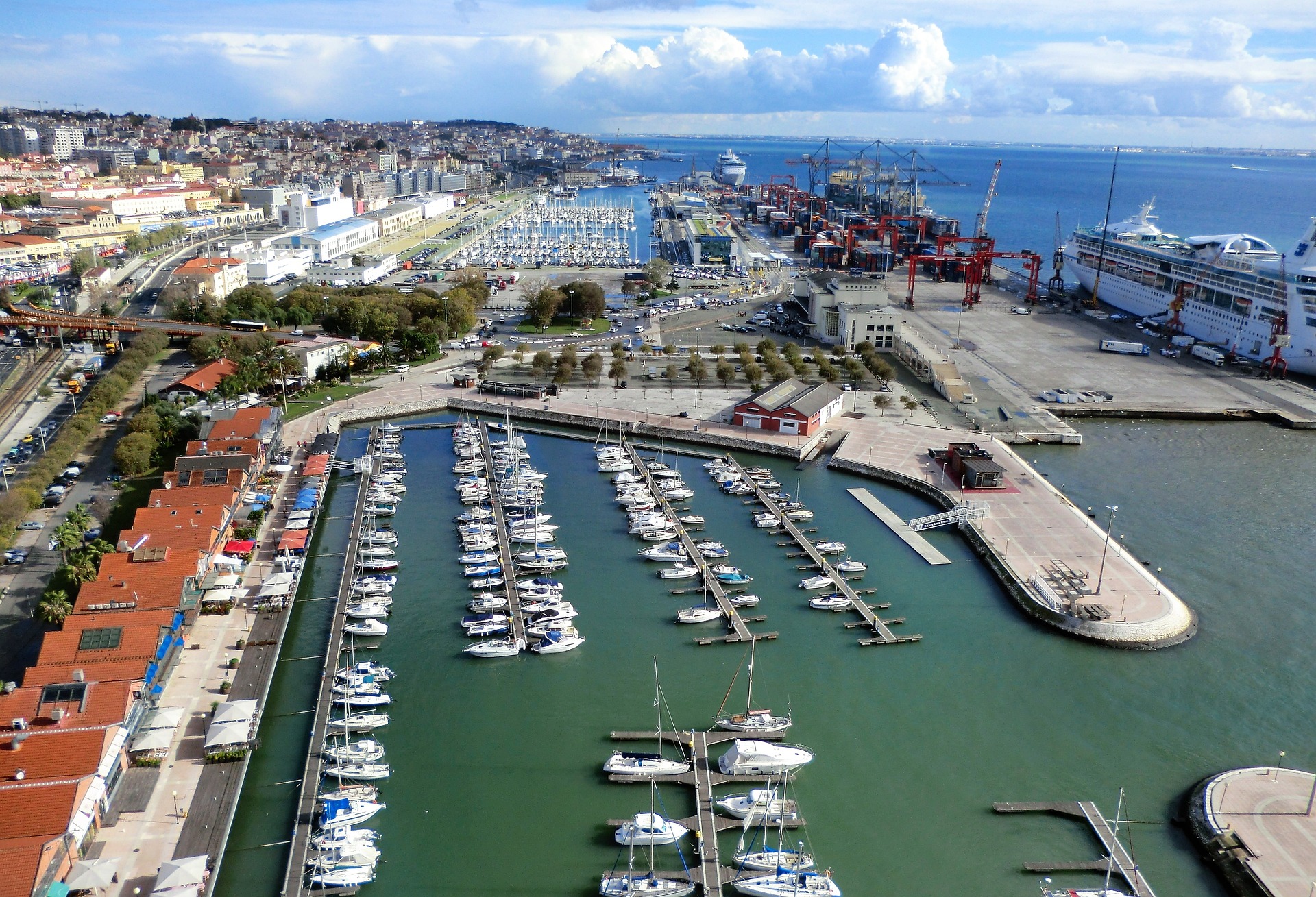 Lees hier alles over de grootste en award winnende cruise haven aan de Middellandse zee, Lissabon - de Kritische Cruise lover
